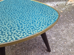 table-tripode-bleu-or-années-60-vintage